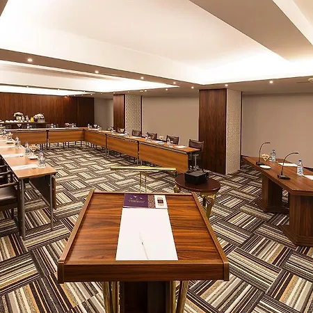 Отель Vogue Supreme